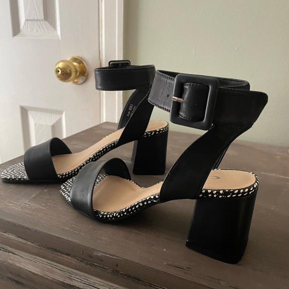 Heels - Picture 2 of 3